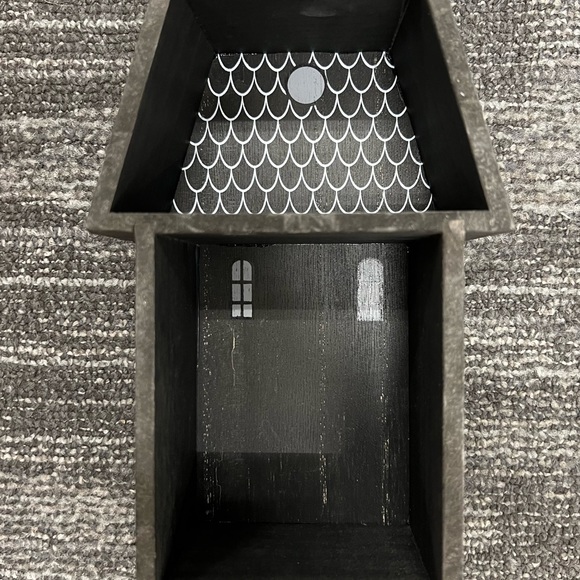 Haunted house wall shelf - Picture 2 of 3